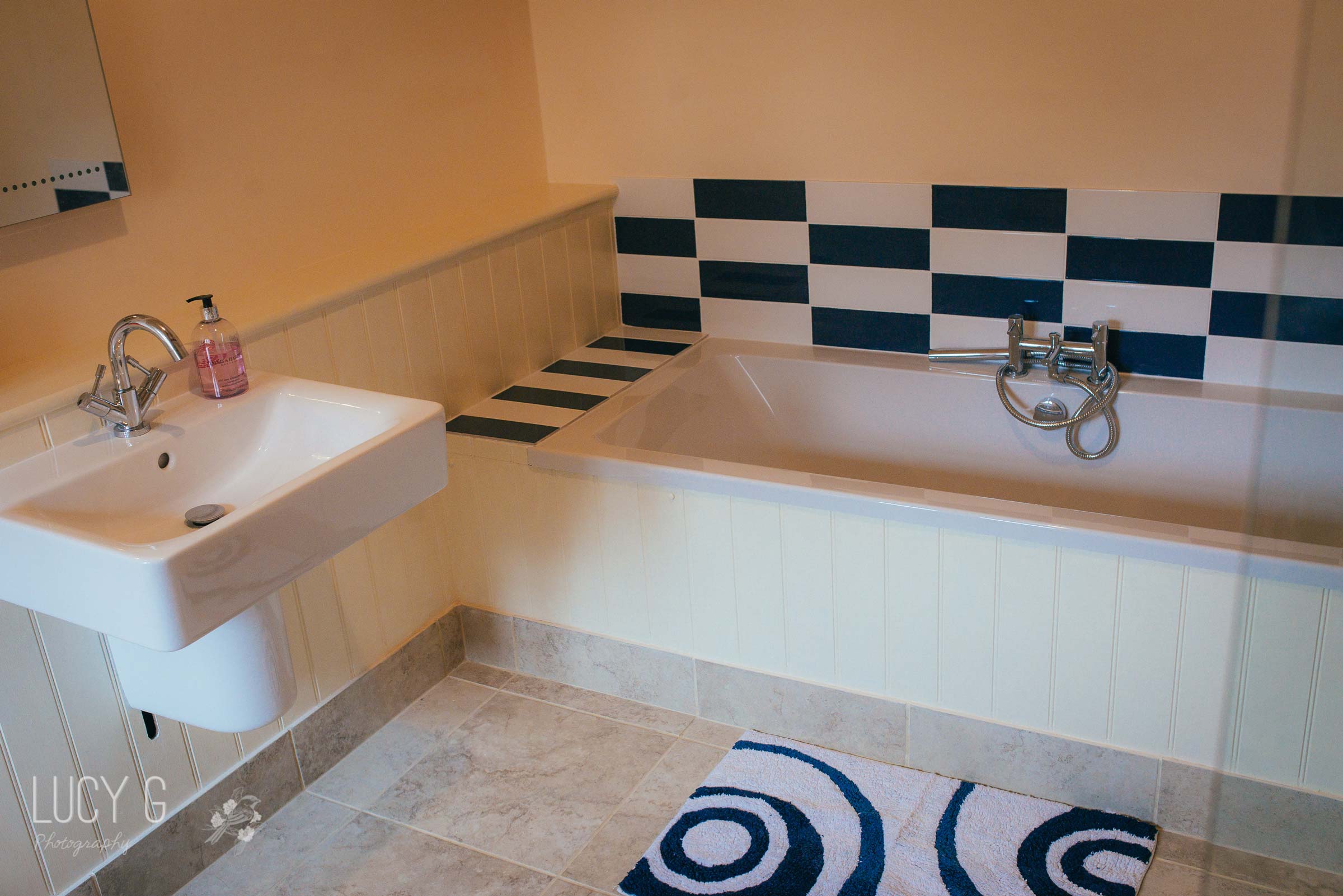 Lower House Barn twin bathroom example